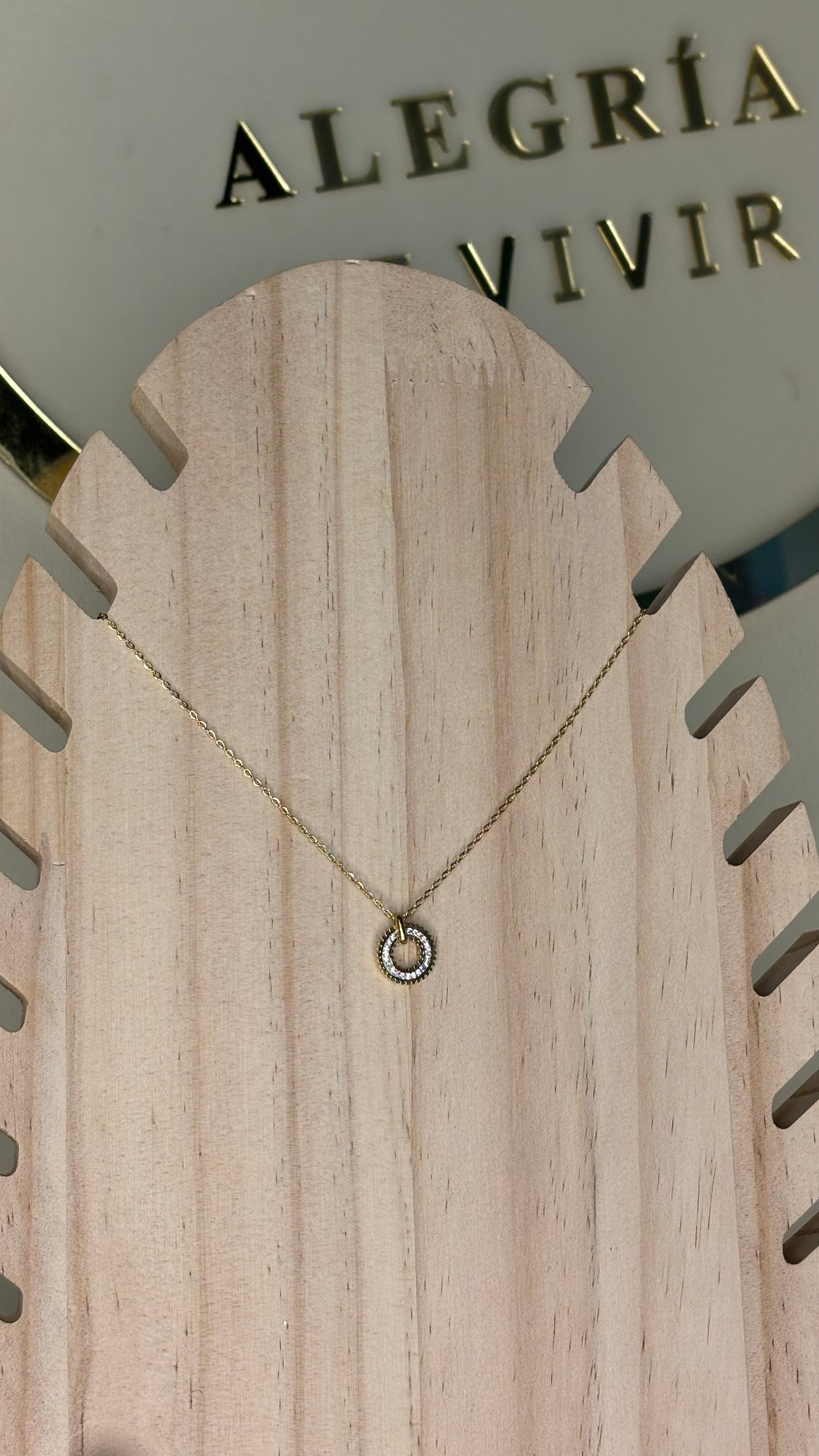 Collar redondo brillo