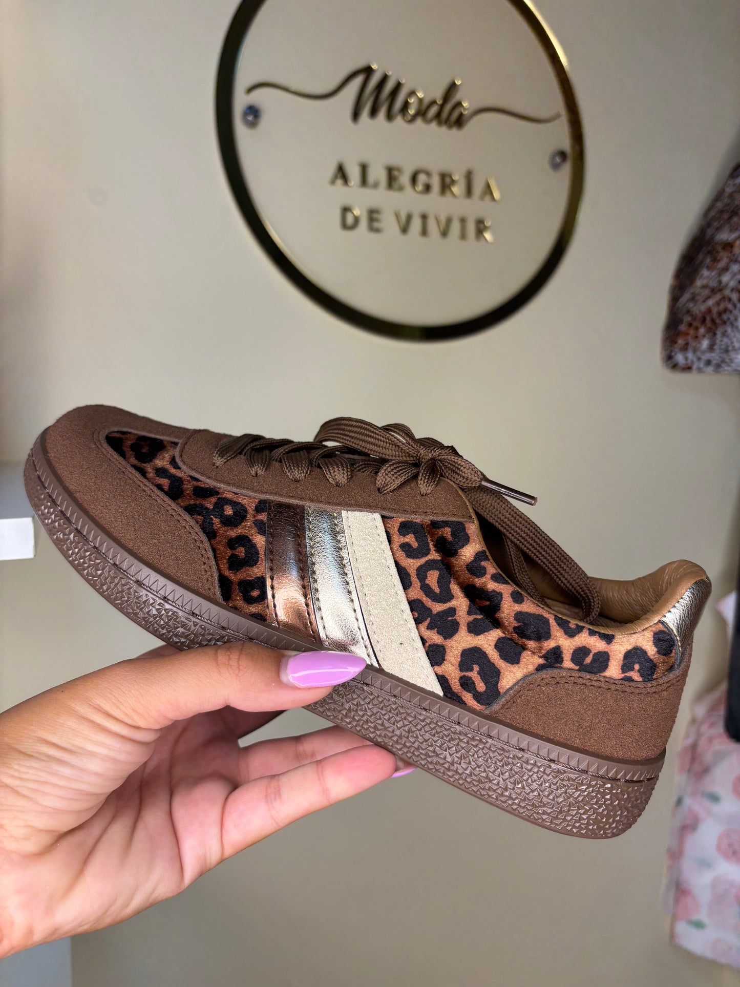 Deportivas Leopardo Adds