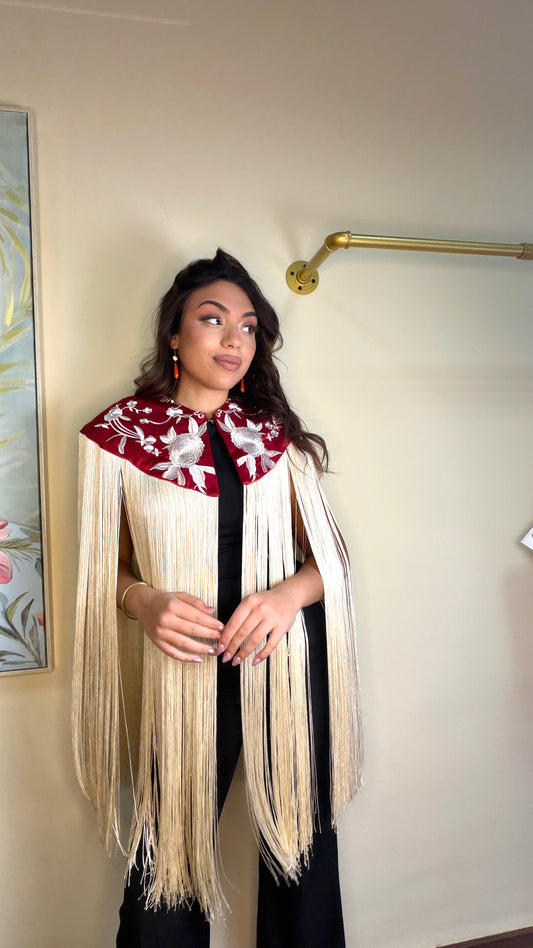 Poncho flecos bordado