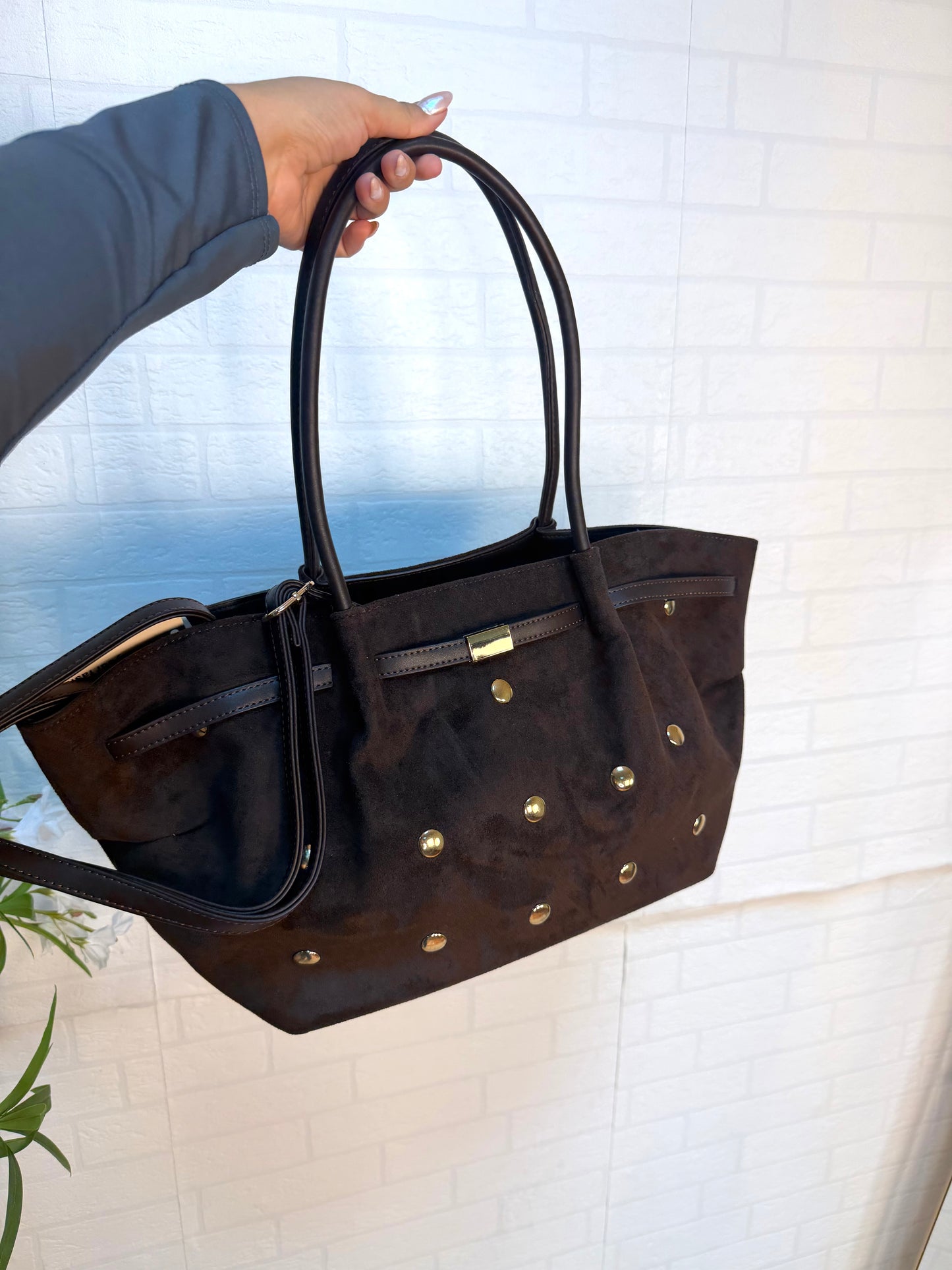 Bolso de piel tachuela